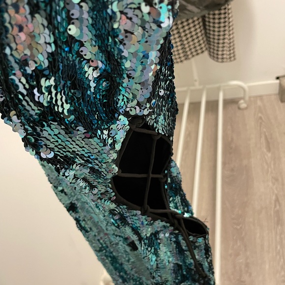 Sequin dress with slits - Picture 3 of 4